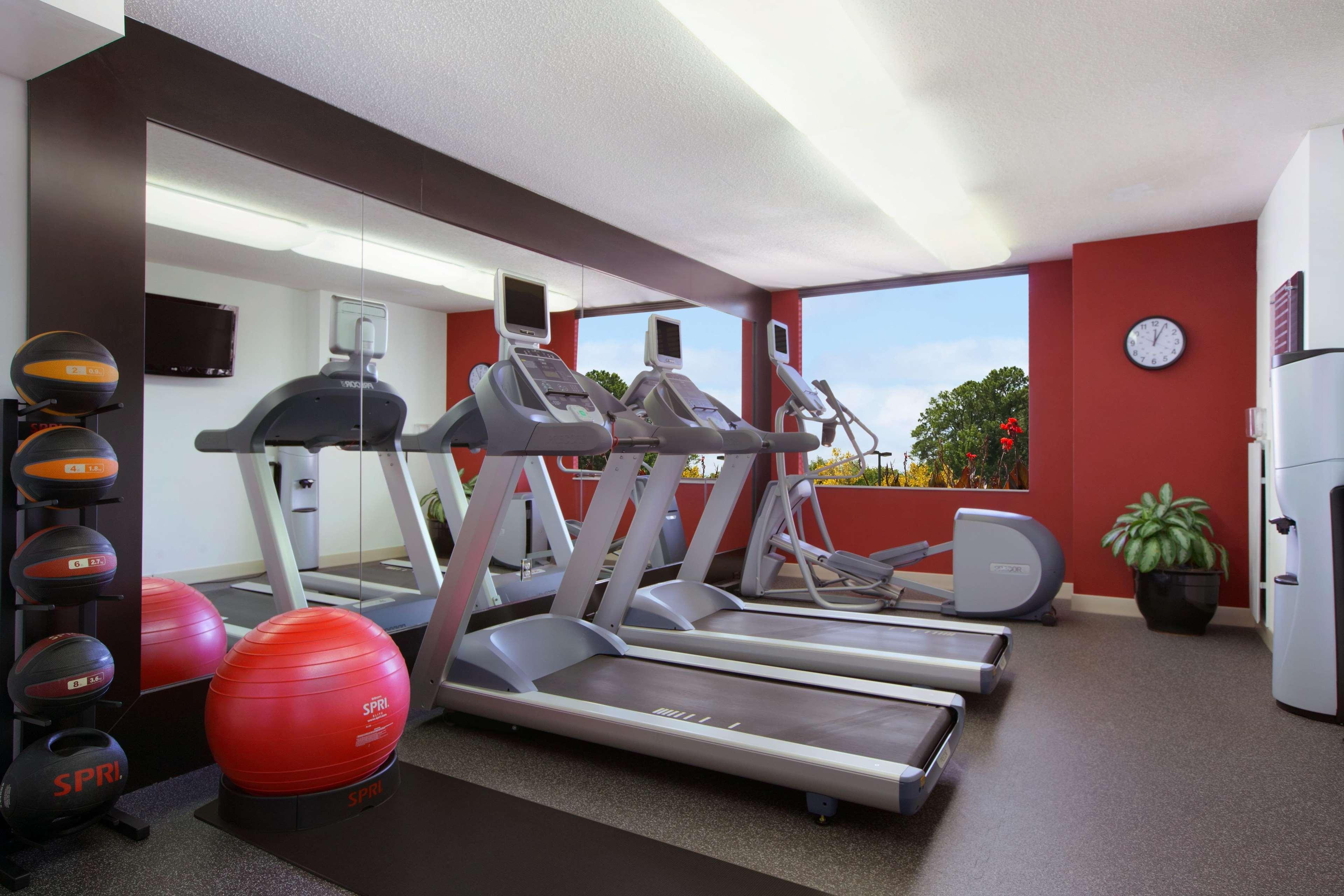 Homewood Suites By Hilton Falls Church Merrifield Bagian luar foto